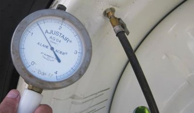 regolazione della pressione dello pneumatico agricolo